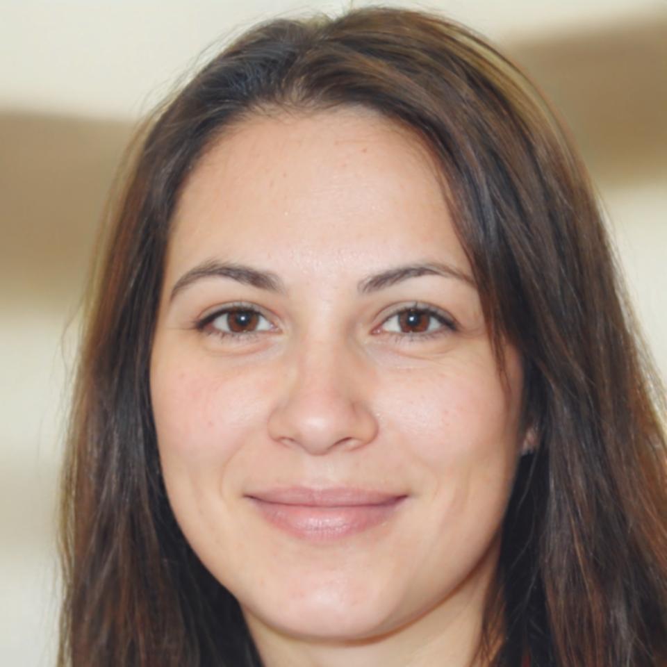 Portrait de Salomé Dubreuil, experte en optimisation budgétaire